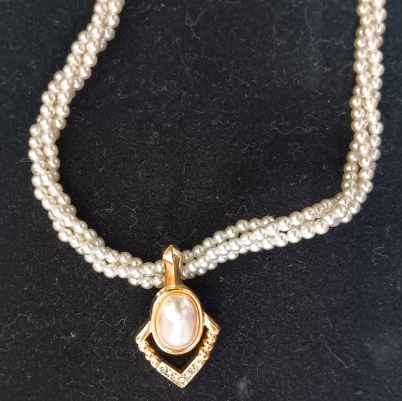 Genuine Austrian Crystal Pearl & Gold Slider on a Twisted Pearl Strand NecklaceI - Picture 2 of 5